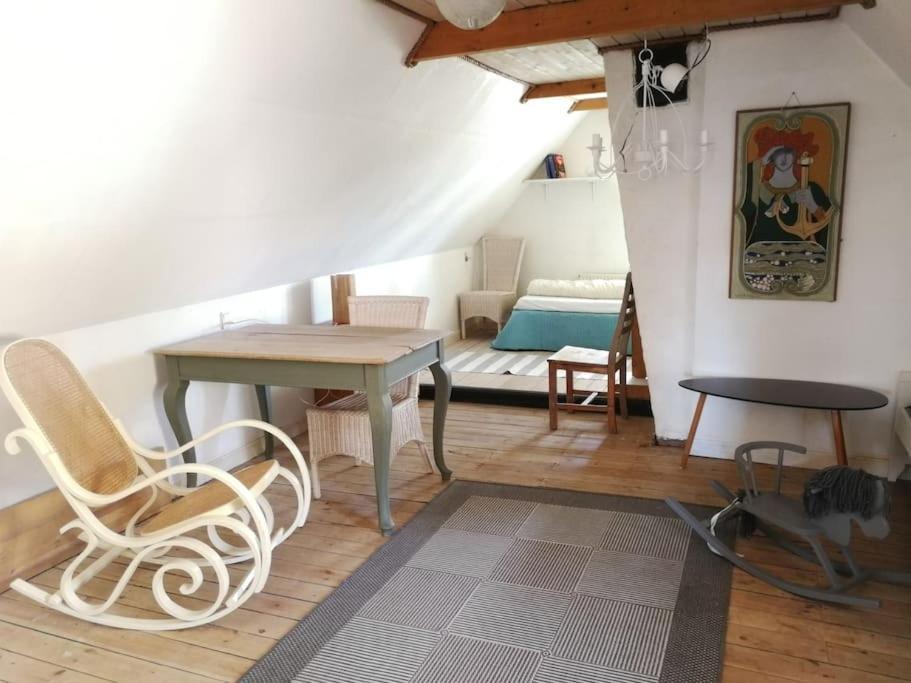 Gemuetliches Reetdachhaus Mit Kaminofen Hostel Ribe Exterior photo